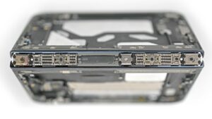 iFixit-iPhone-Duo-ટિયરડાઉન-ક્રેક્ડ-સ્ક્રીનના-સંભવિત-કારણો-બતાવે-છે.jpg
